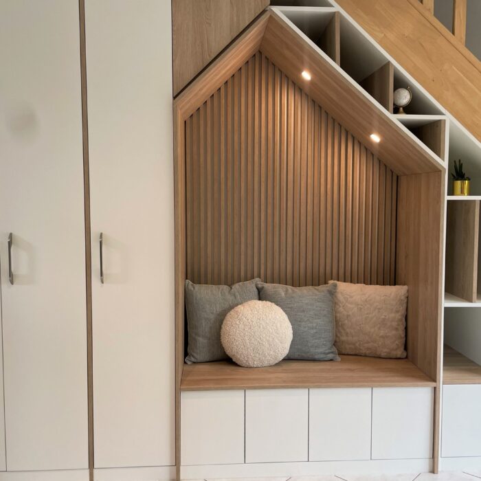 Aménagement sous escalier : idées et conseils pour transformer cet espace perdu