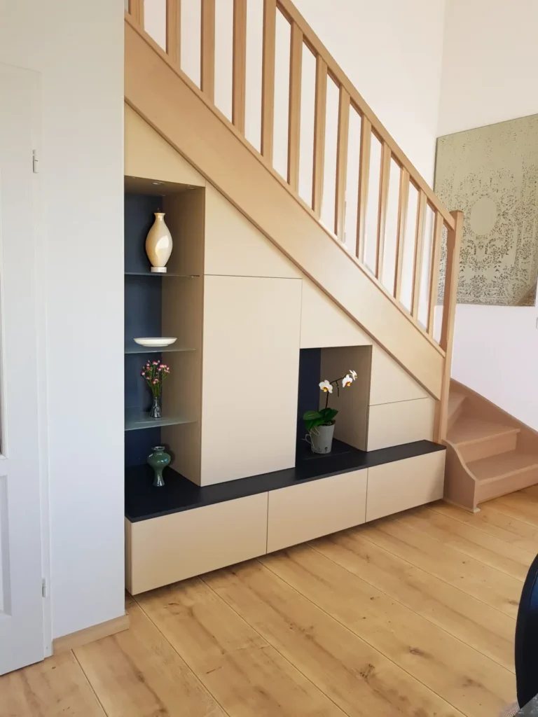 aménagement décoration sous escalier