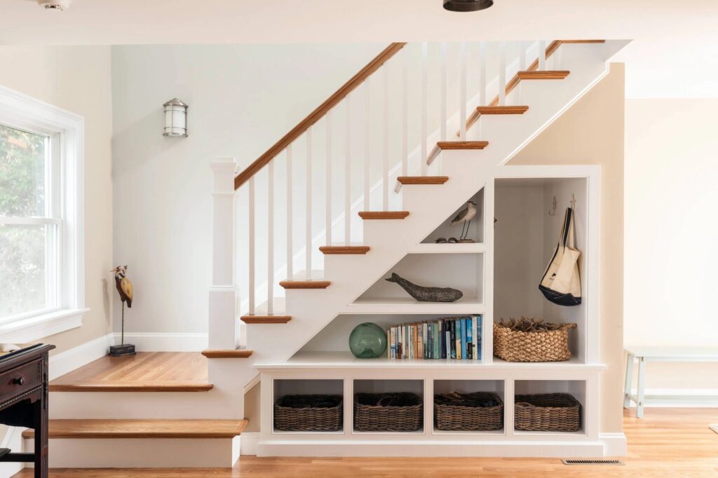 aménagement décoration et rangement sous escalier