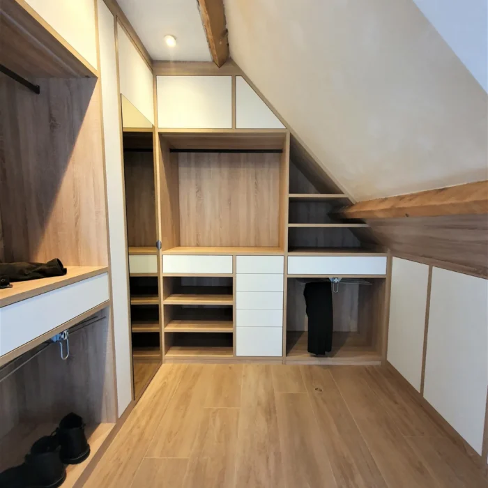Dressing sous pente : Comment aménager les combles ?