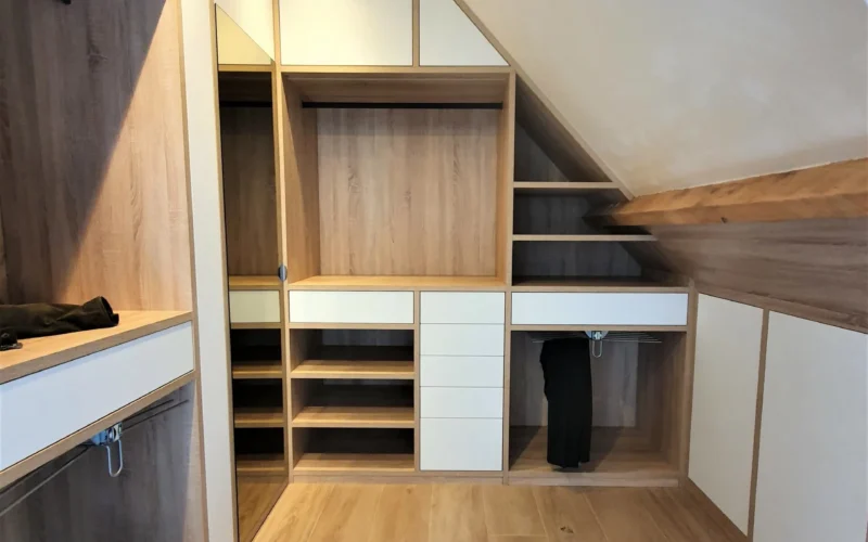 dressing sur mesure en bois sous pente